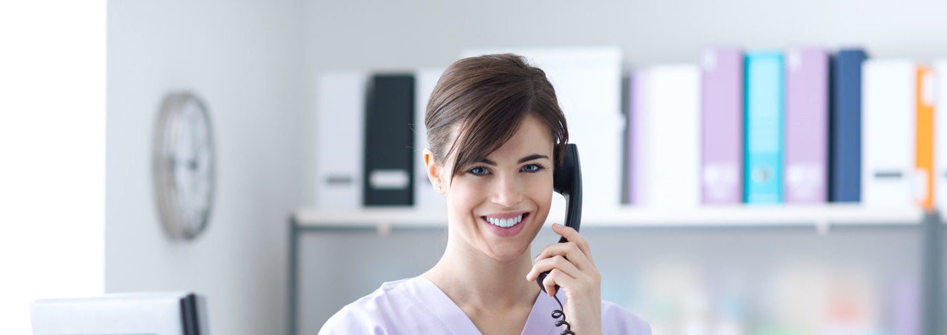 Budowanie pozytywnego wizerunku placówki medycznej przez telefon – na co zwracać uwagę?